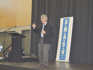 Vet Neil Chesterton speaking at SMASH conference in Waikato.
