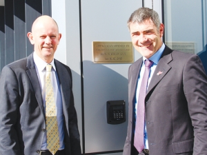 Nathan Guy (right) and LIC chief executive Wayne McNee.