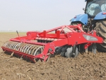 Multidisc tillage tool uses little power