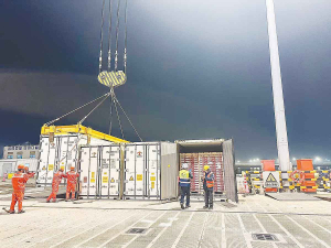 Zespri’s kiwifruit shipment to China being unloaded in Shanghai last month.