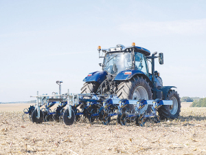 The T8 Series tractor with Raven Autonomy enables a farmer to monitor and operate the driverless T8 tractor from the cab of the combine harvester in grain carting situations.