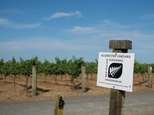 Canadian call for SWNZ logo on bottle