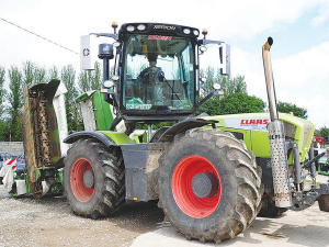 The 335hp Xerion 3300 with rotating cab.