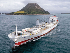 The Discovery Bay leaves Tauranga with the last of season 2023’s kiwifruit aboard. Photo credit Jamie Troughton, Dscribe Media,