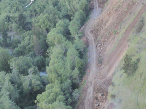 The inland road (Kaikoura Emergency Access Route) that emergency services are using. Photo: @NZDefenceForce on Twitter.