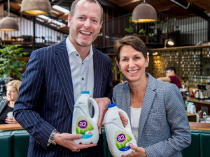 Fonterra’s Grant Watson and a2MC chief executive Jayne Hrdlicka at Anchor a2 milk launch.