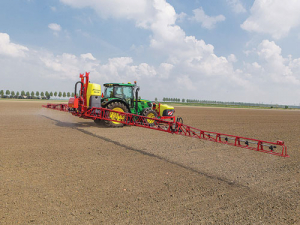 The iXter sprayer range uses some clever solutions and innovative technology to delivery ease of operation and high daily outputs.