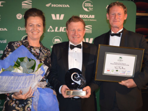 Matamata farmers Edward (Wynn) and Tracy Brown with Fonterra chairman John Wilson (centre).