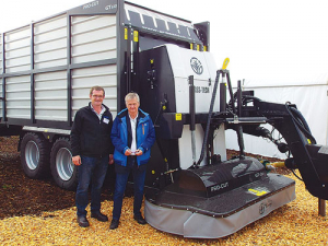 Dennis Madigan, Toplink Machineryt and Brian McArdle, Grantech Ireland at Fieldays.