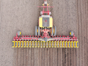 Precision planter Tempo is to get two key updates for 2024, with the addition of new electronics to optimise accuracy, alongside the introduction of a liquid fertiliser system.