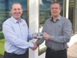 DeLaval Oceania regional president Andrew Pooch (left) and LIC Automation sales and marketing manager Lester Deighton with the 3D camera.