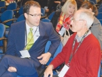 Ian Greaves (right) talks with DairyNZ chief executive Tim Mackle.