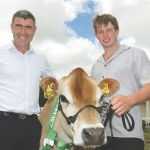 Nathan Guy presents the ribbon to Mitchell Vanner, son of the owners.