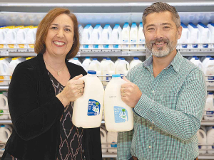 Carolyn Mortland Head of Sustainability Fonterra and Chris Anderson Merchandise Manager Chilled Beverages Foodstuffs North Island.