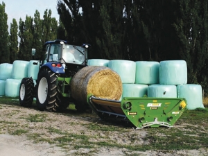 Loading with three point hitch.