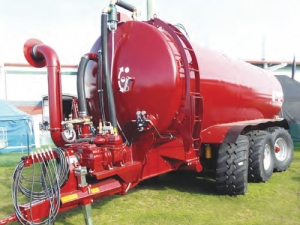 Giltrap’s vacuum slurry tanker.