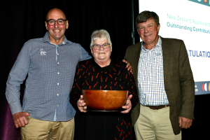 Apple sector veteran honoured for 'extraordinary contribution'