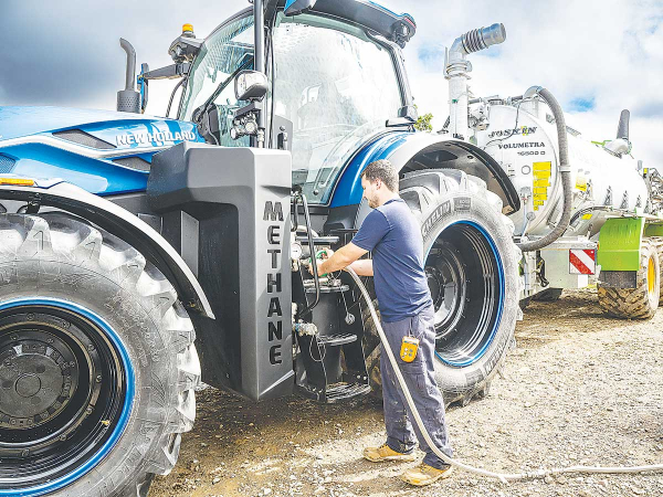 New Holland shows world's first LNG tractor - Future Farming