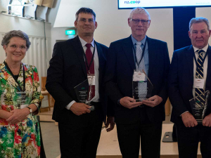 Pictured left to right: Professor Nicola Shadbolt (Massey University), Simon Manning (CEO, Wealthpoint), Brendon Quinn (Network Manager, EA Networks), John Monaghan (former Chairman, Fonterra) after the awards ceremony.
