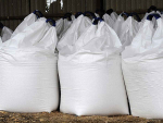 Before lifting fertiliser bags, drivers should inspect any lifting hoops to ensure they are in good condition.