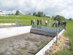 Weeping walls allow a passive separation of effluent liquids and solids.