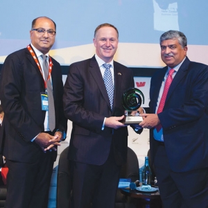 Sunil Kaushal (left) Prime Minister John Key and Nandan Nilekani.