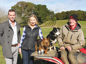  Josh Buckman with Hawke’s Bay farmers Mike and Caroline Ritsson-Thomas and dogs Fergie and Thai.
